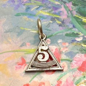 5/$10❤️❤️❤️Vintage 80s “5” Triangle Charm Stamped Sterling